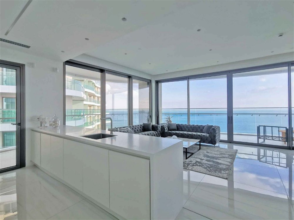 Ultra Luxury Seafront Apartment 1028322116