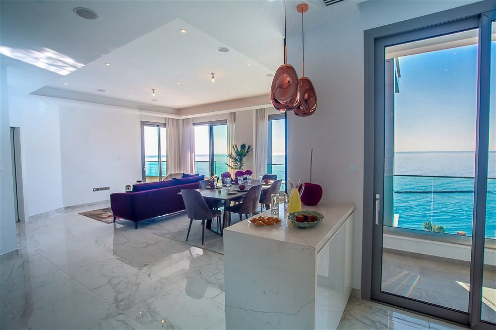 Sea front luxury Apartment 2785591853