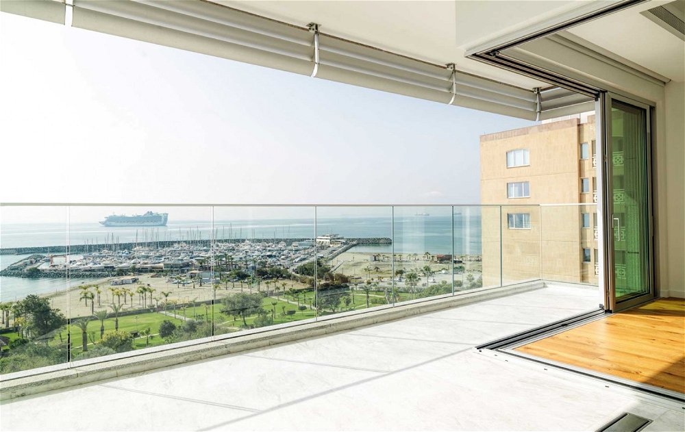 Sea Front Luxury Apartment 1299826874