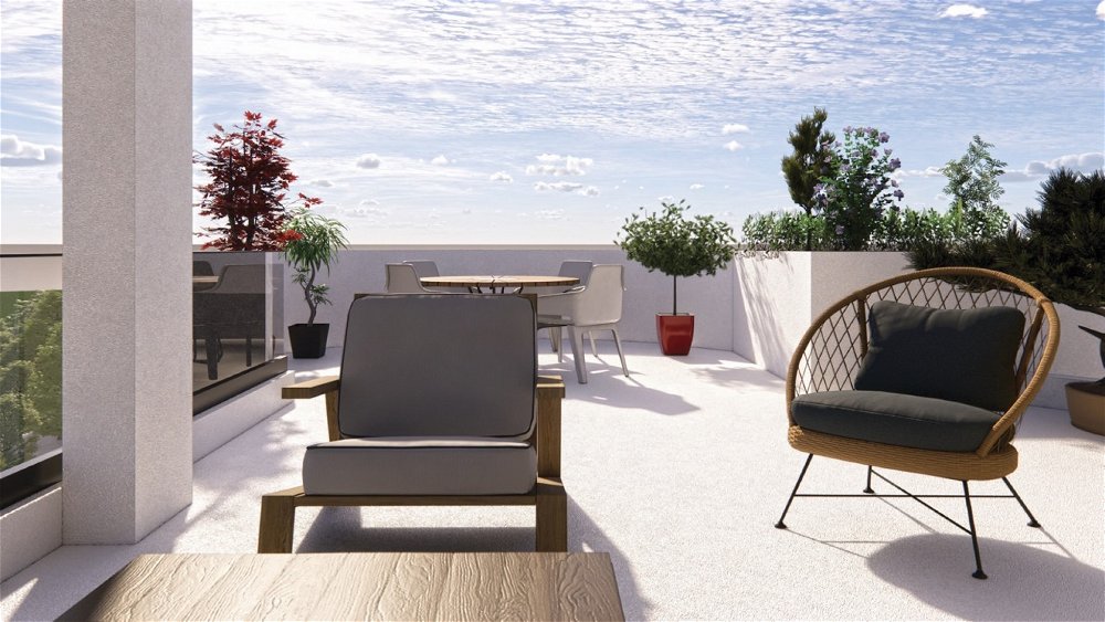 Penthouse with huge roof garden 632042158