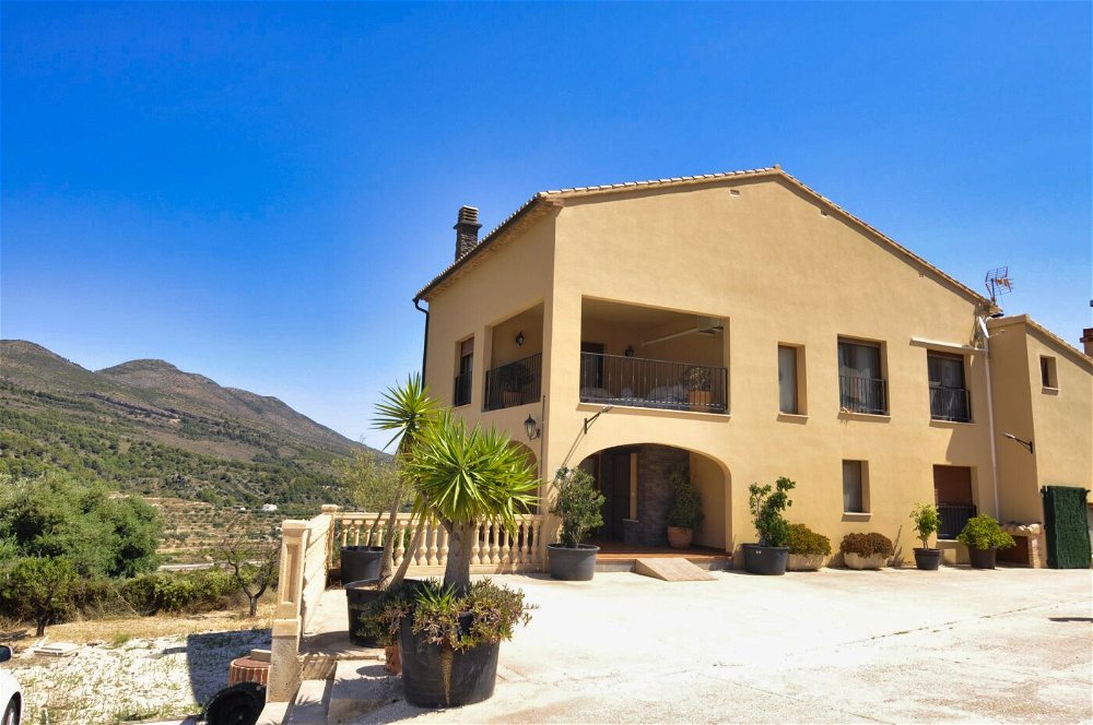 large finca with 3 apartments and 9 bedrooms in benissa 2606973346
