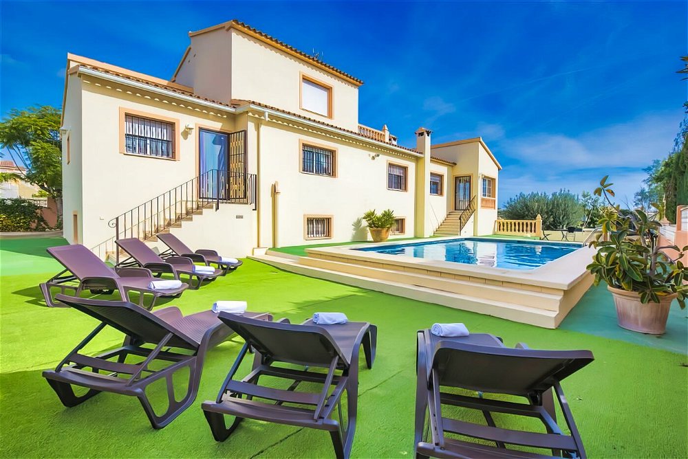 centrally located villa near the sea with private pool in calpe. 3691423089