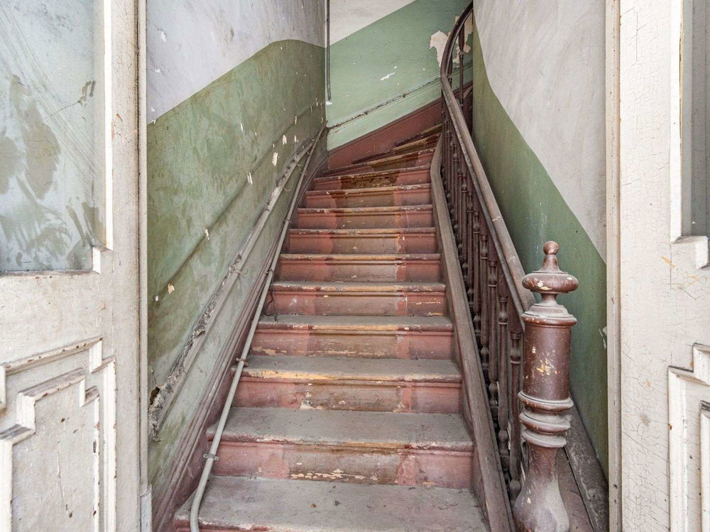 Early 20th-century building in central Porto in need of renovation 1595290503