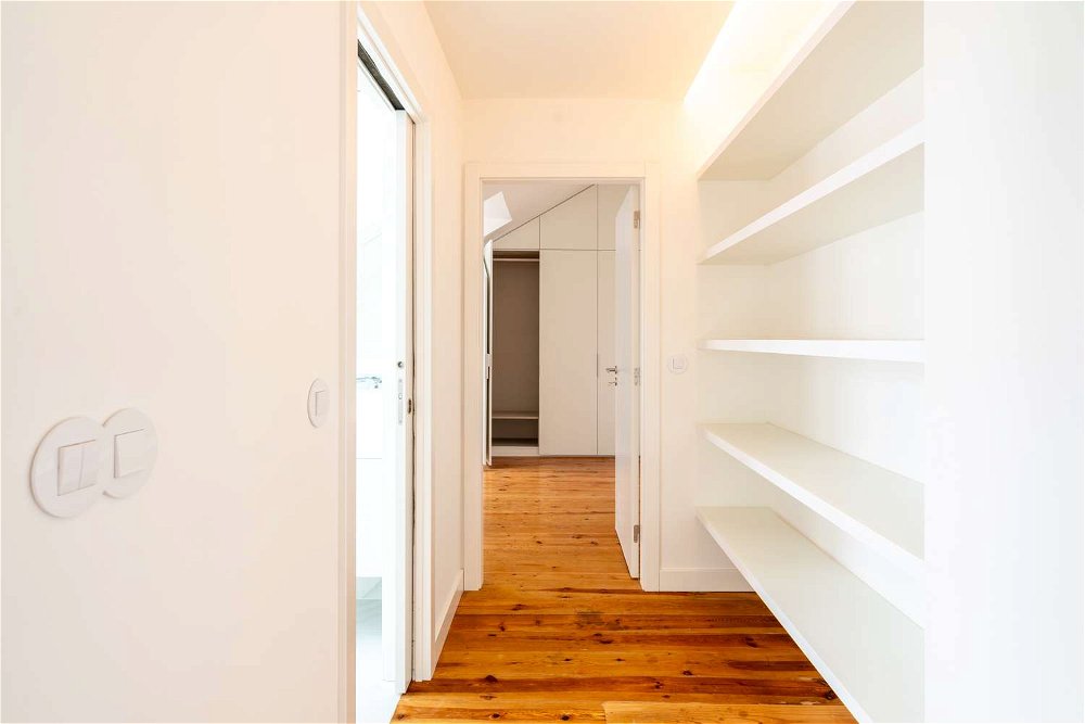Renovated one-bedroom penthouse apartament in Bairro Alto, Lisbon 160056660