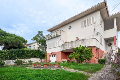 5-bedroom villa with garden for sale in the center of Estoril 1828359031