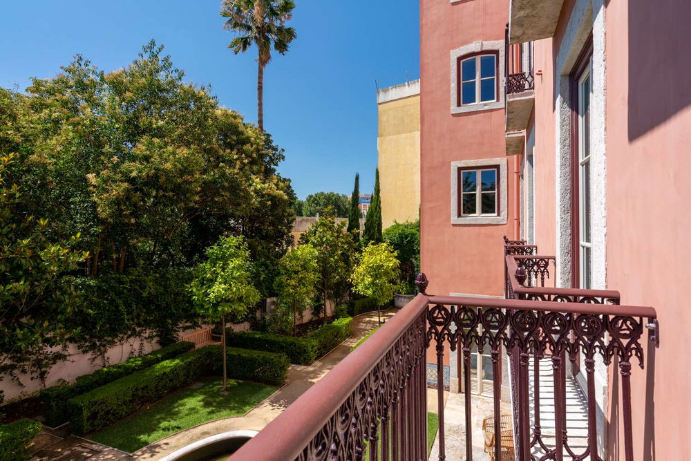 3-bedroom apartment with lift and parking in Campo Mártires da Pátria, Lisbon 2011004557