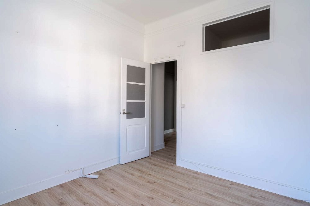 Renovated T2 bedroom flat in Estrela 2055710063