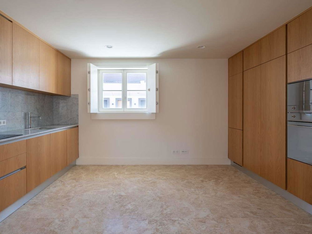 180 m2 Duplex apartment for sale in Lisbon 3086485525