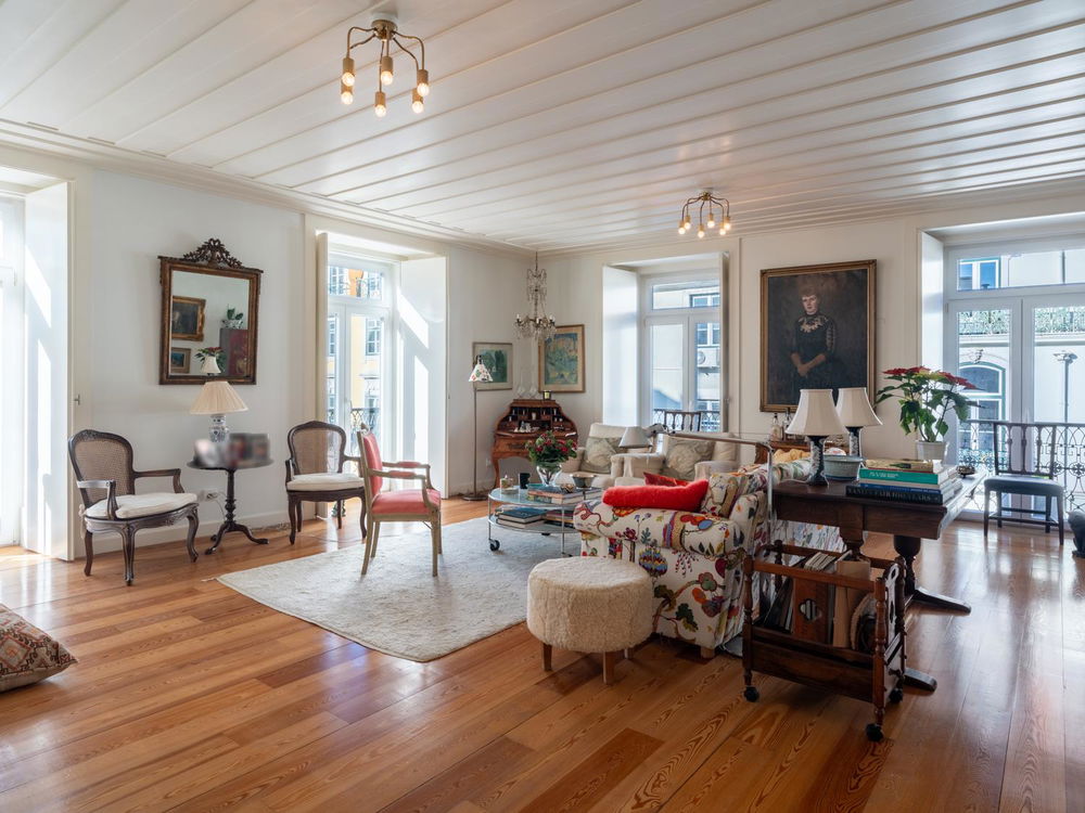 3- bedroom flat with terrace | 261 m2 in Chiado 691891677