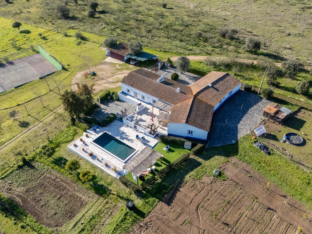 Alentejo country house with 4.8 hectares, swimming pool and tennis court in Estremoz 1179192725