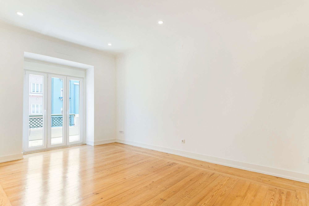 Renovated 3+1-bedroom apartment in Areeiro 4109560655