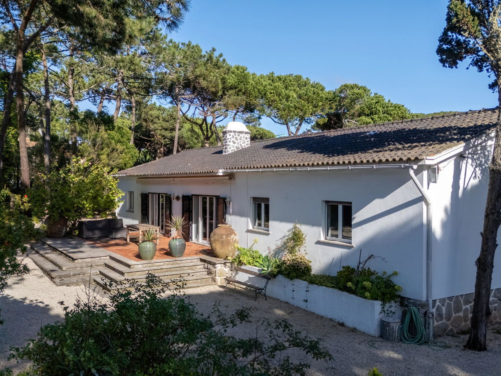 6-bedroom villa with garden and pool in Quinta da Marinha 3683458181