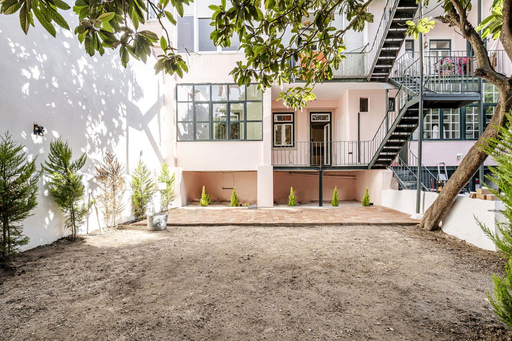 Renovated 2+1 bedroom flat with garden in Arroios, Lisbon 2032861745