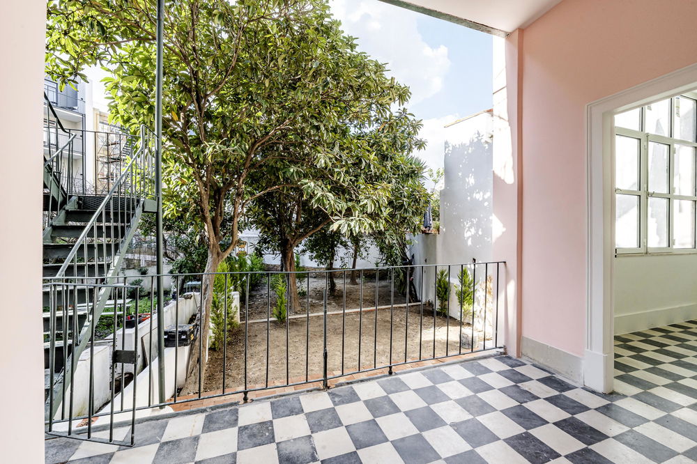 Renovated 2+1 bedroom flat with garden in Arroios, Lisbon 2032861745