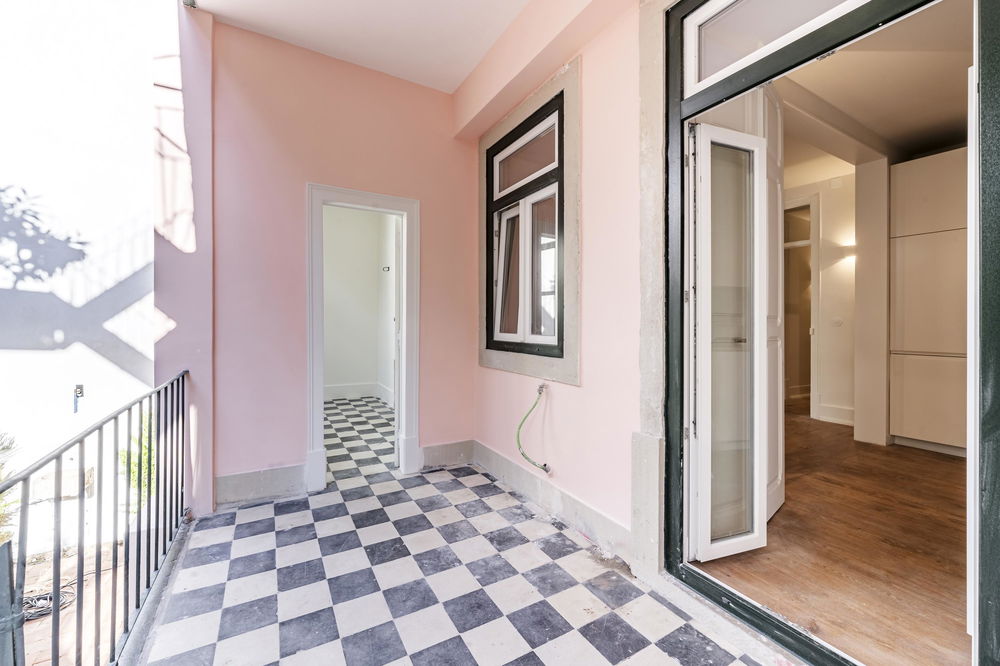 Renovated 2+1 bedroom flat with garden in Arroios, Lisbon 2032861745