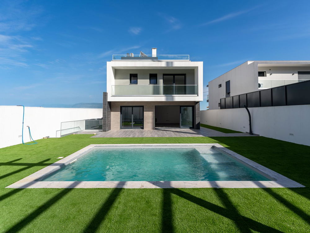 4-bedroom house with garden and swimming pool in Famões, Odivelas 2137199666