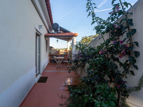 Fully renovated 2-bedroom house with porch in Sintra 952111550