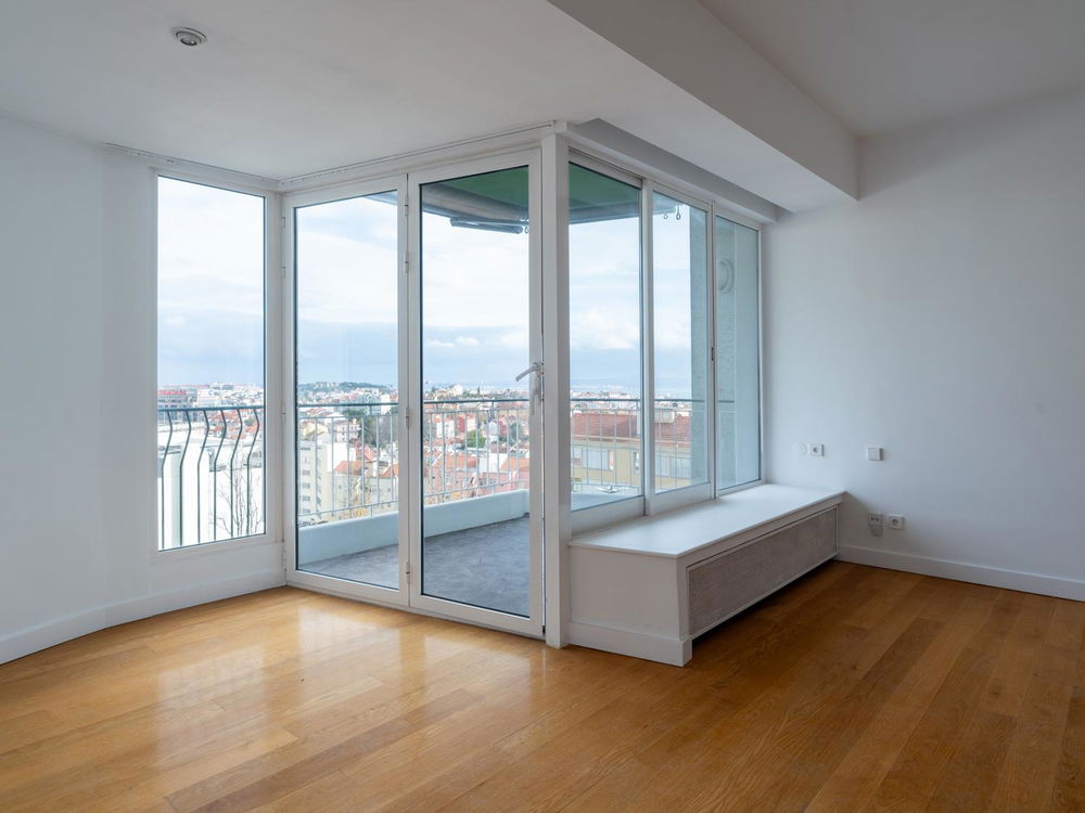 3-bedroom apartment with terrace and river view in Lisbon 2594361813