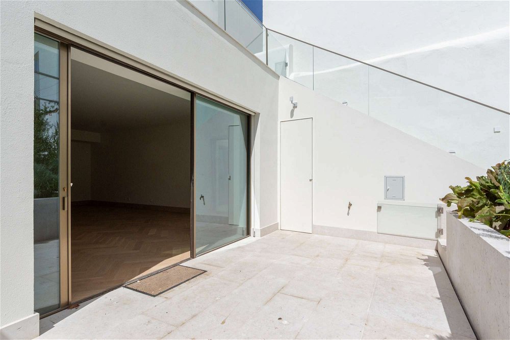 3-bedroom apartment in a private condominium with a swimming pool and garden in Cascais 2250141022
