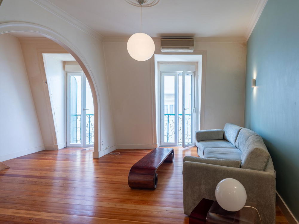 2-bedroom apartment with balcony for sale in Lisbon 400718113
