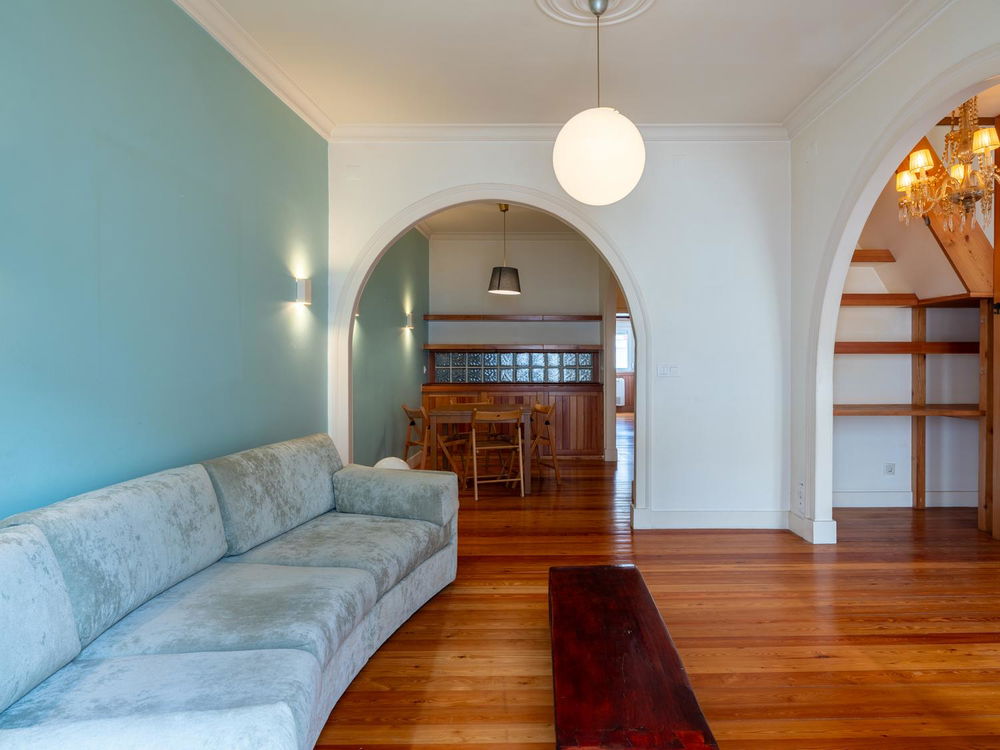 2-bedroom apartment with balcony for sale in Lisbon 400718113