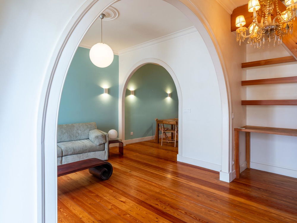 2-bedroom apartment with balcony for sale in Lisbon 400718113