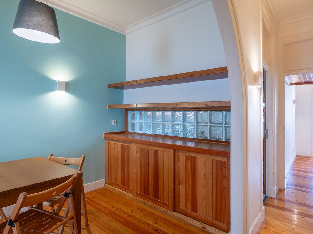 2-bedroom apartment with balcony for sale in Lisbon 400718113
