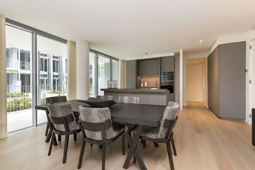2 bedroom apartment with balcony and parking, Braço de Prata 3604810745