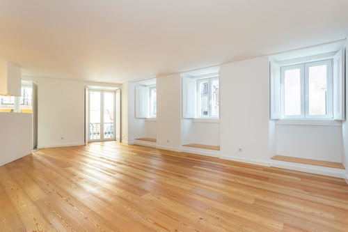 Apartamento T2 situado na Rua do Terreirinho, junto ao Martim Moniz. 1829384654