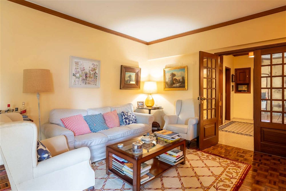 2-bedroom apartment in condominium with pool and concierge in Estoril 2479351737
