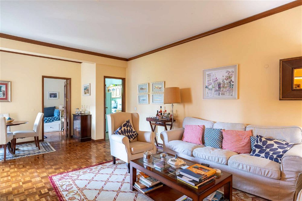 2-bedroom apartment in condominium with pool and concierge in Estoril 2479351737