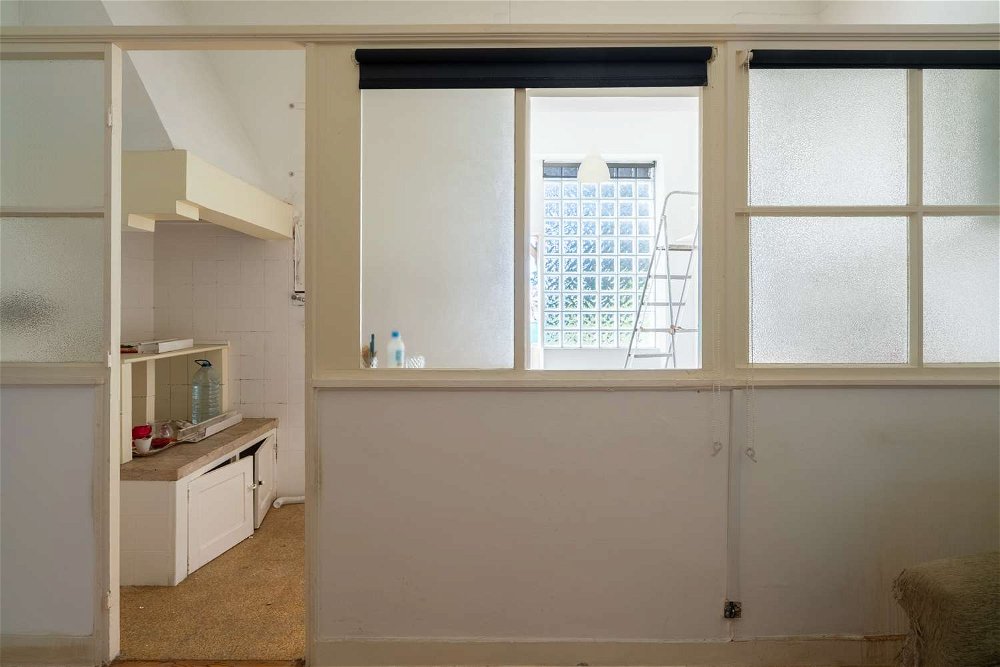 2-bedroom apartment and patio requiring work in Estrela 2526908784