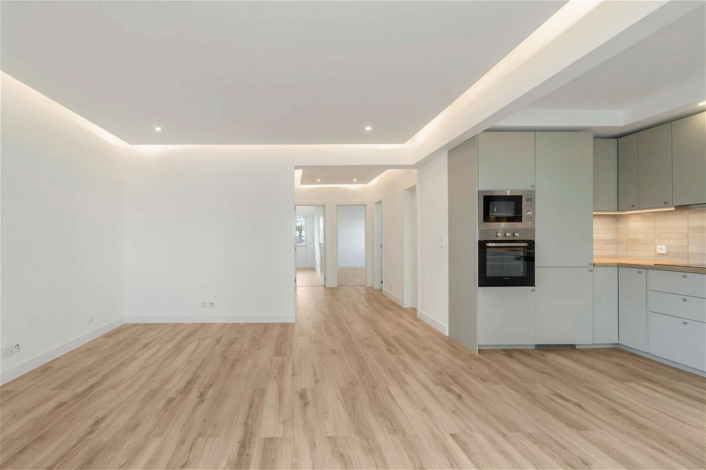 Fully renovated 2-bedroom apartment in São João do Estoril 2644845931