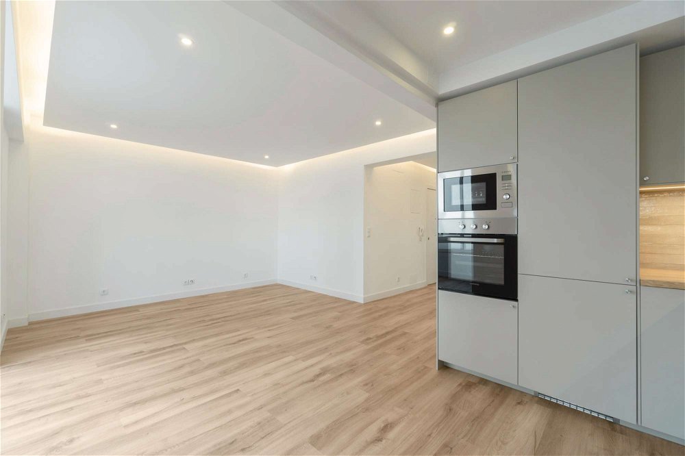 Fully renovated 2-bedroom apartment in São João do Estoril 2644845931