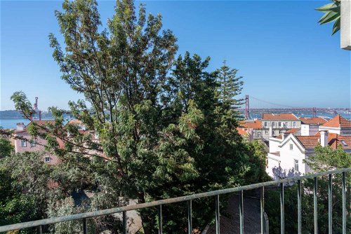 Vacant building in Estrela with views over the River Tagus 3104651519
