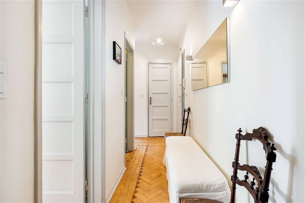 2 bedroom flat located next to Rua Dom Carlos I 3115715573