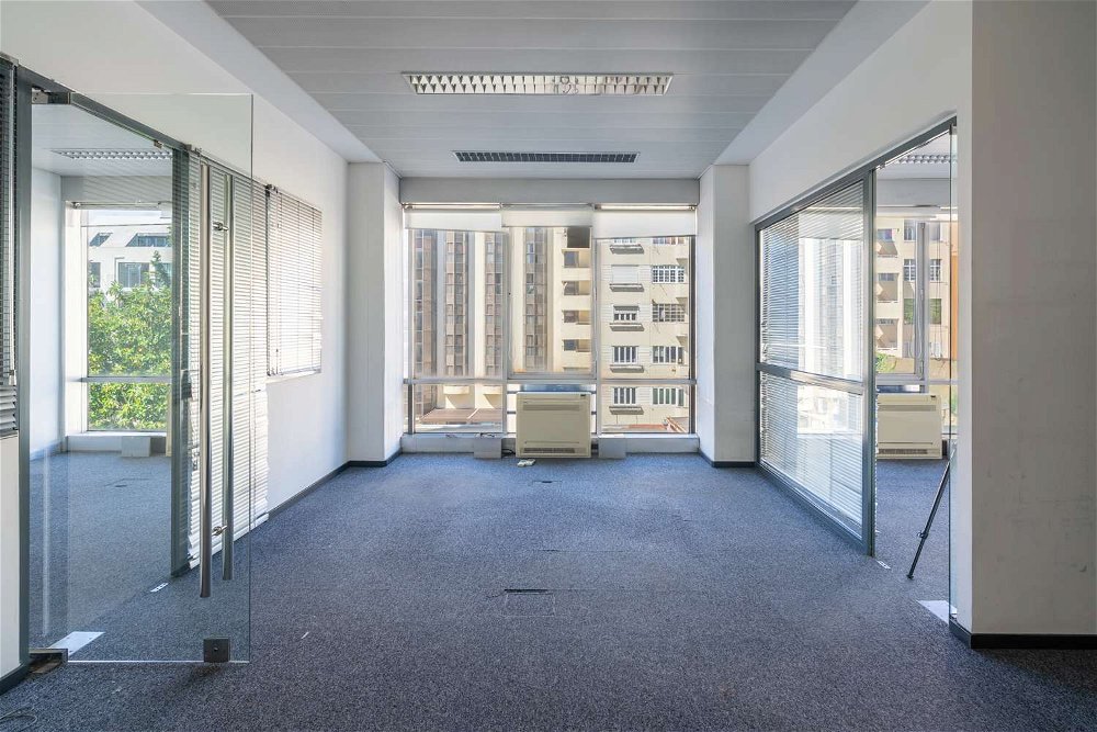 Set of two offices for sale in Lisbon 3246057503
