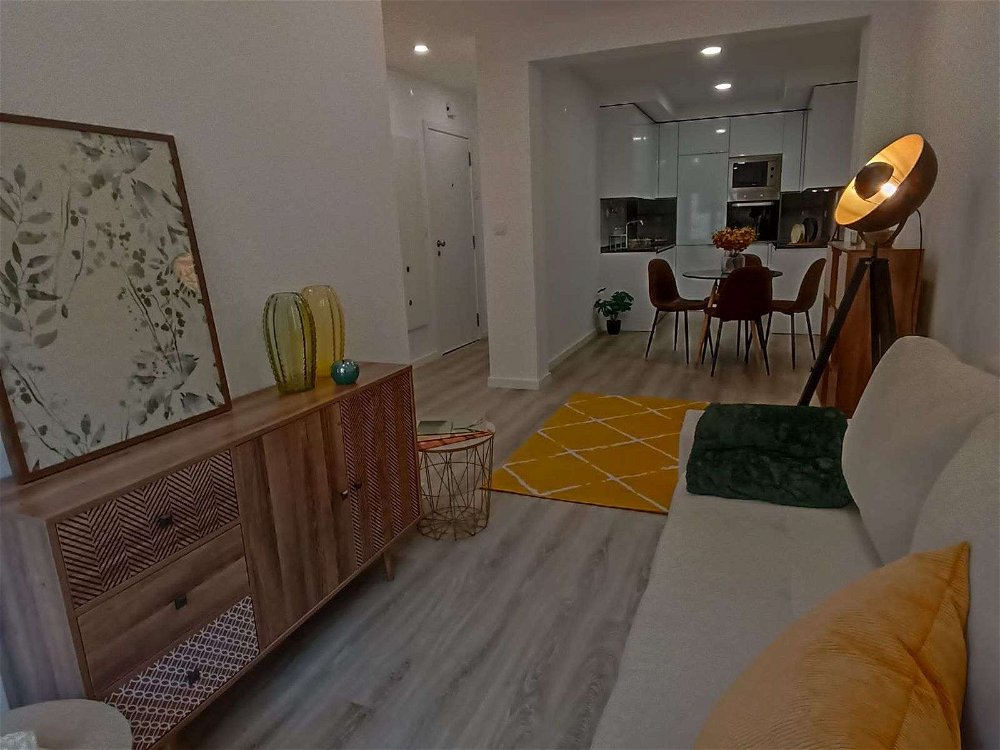 Renovated 1-bedroom flat with patio in Benfica 3253081353