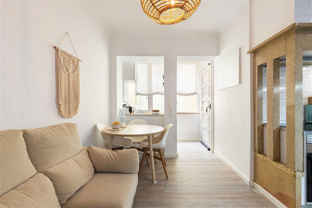 1-bedroom apartment with terrace in Estefânia in Arroios, Lisbon 332598642