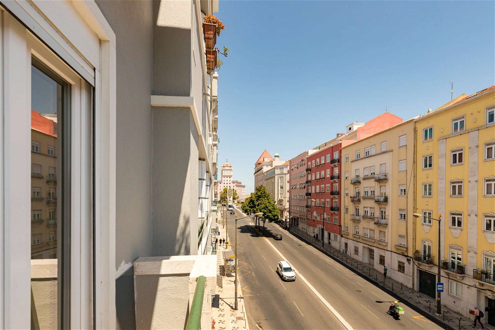 Renovated 3+1-bedroom apartment in Areeiro 3372609524