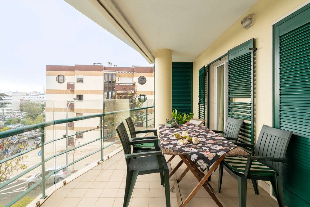 4-bedroom apartment in a private condominium with swimming pool in Estoril 3408505240