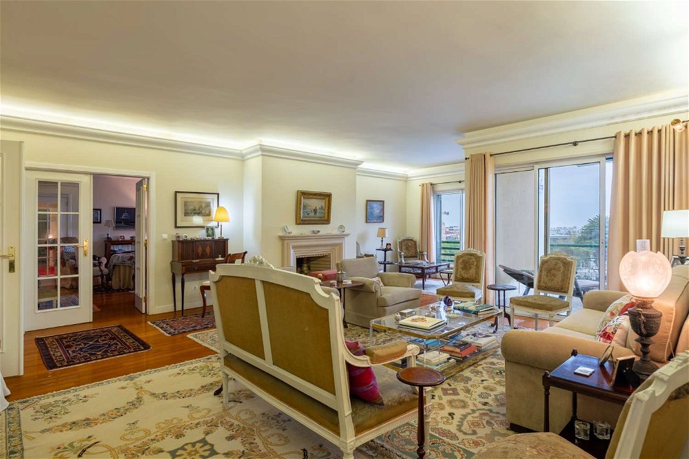 4-bedroom apartment in a private condominium with swimming pool in Estoril 3408505240