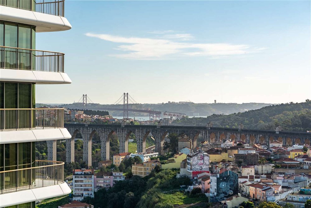 4+1-bedroom apartment with a terrace in Campolide, Lisbon 3525679657