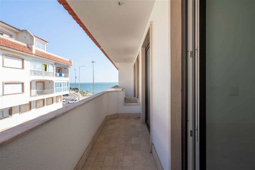 3-bedroom apartment with sea view next to the beach in Parede 3527036503