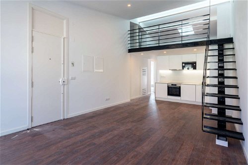 2+1-bedroom duplex apartment with balconies in Arroios, Lisbon 3770628933