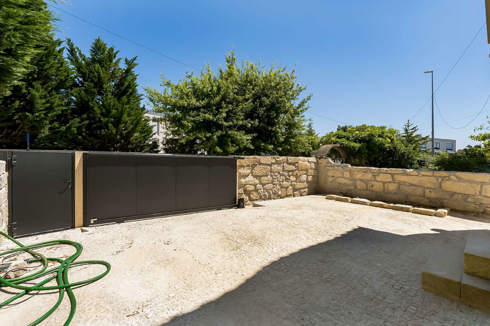 3-bedroom house converted into 4-bedrooms with a swimming pool in Serralves, Porto 4211687592