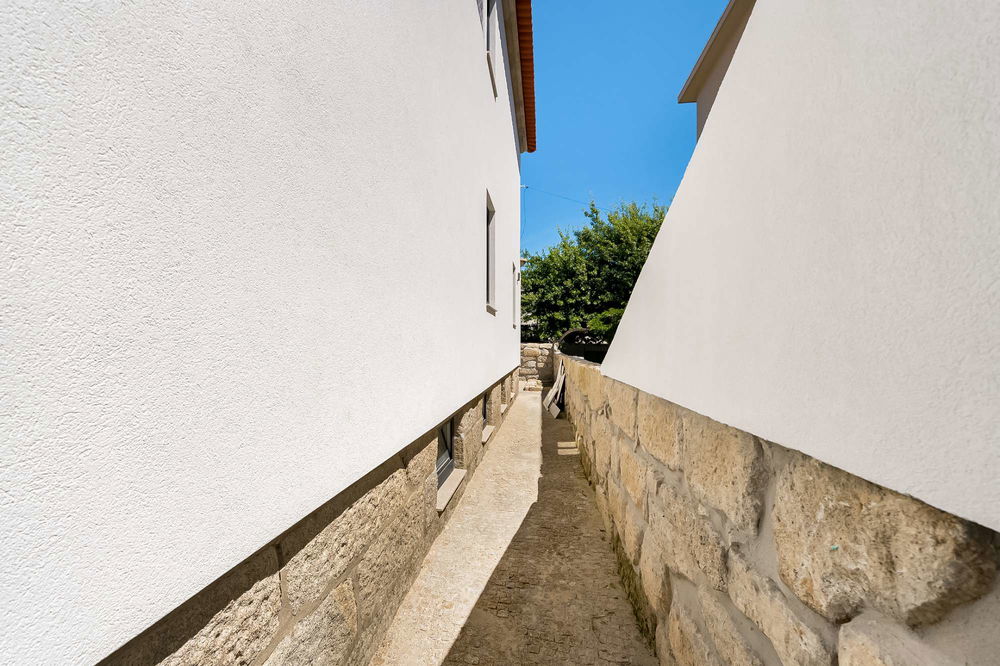 3-bedroom house converted into 4-bedrooms with a swimming pool in Serralves, Porto 4211687592