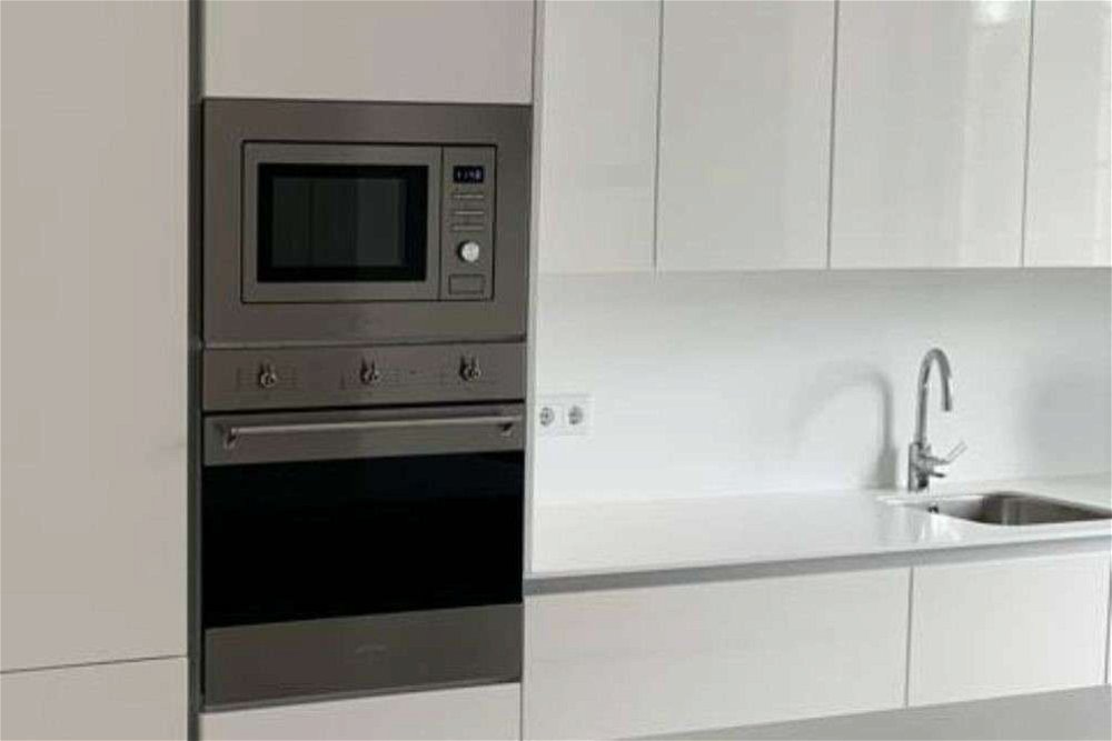 Refurbished 2-bedroom apartment with garage in Monte Estoril 4225529752