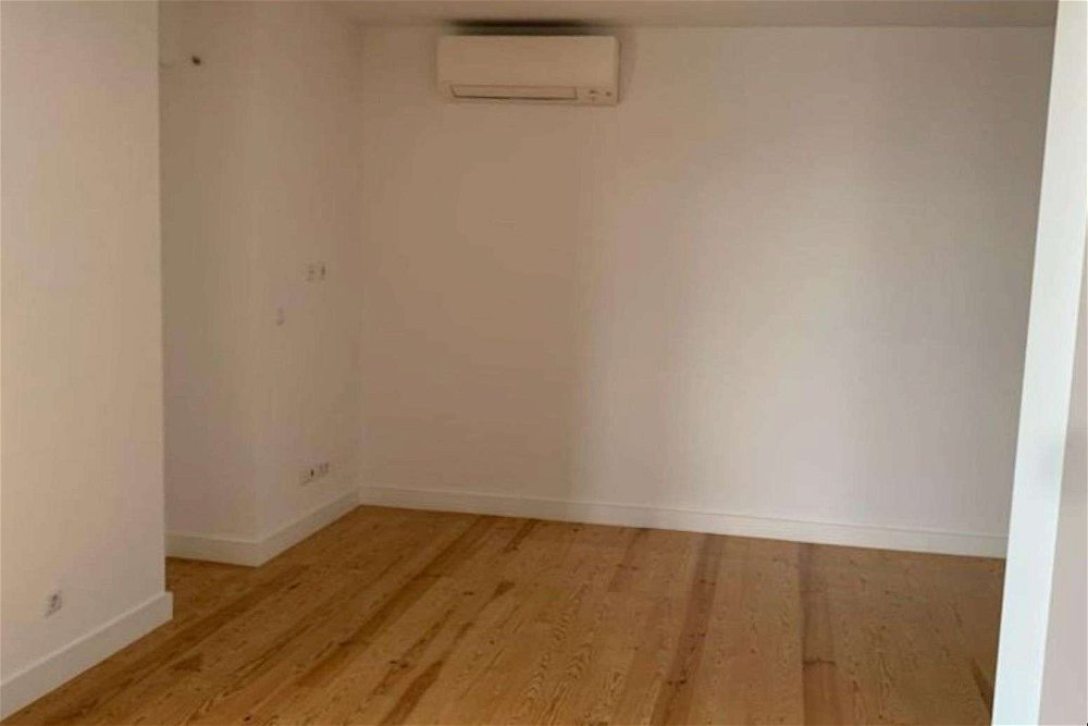 Refurbished 2-bedroom apartment with garage in Monte Estoril 4225529752