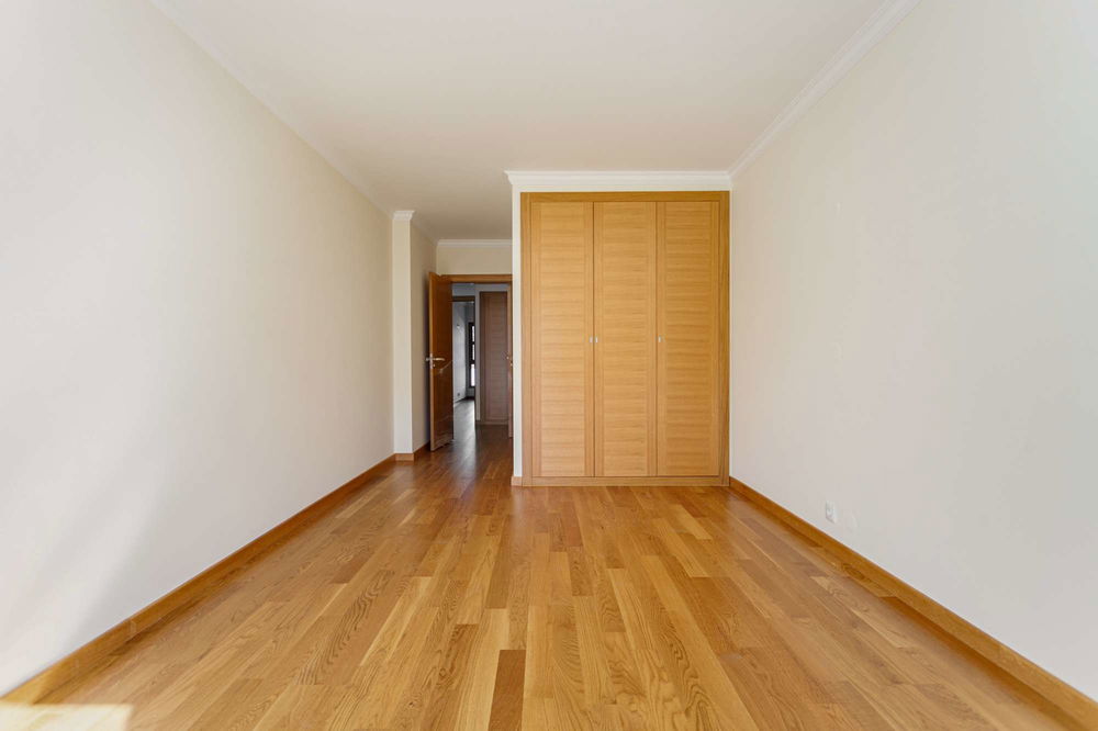 3-bedroom apartment with balcony and garage in Lumiar, Lisbon 611388314